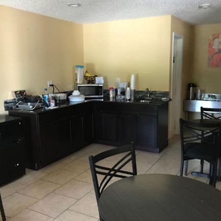 קורסיקנה American Inn מראה חיצוני תמונה